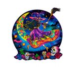 Pegatina de Bruja Mística Volando – Diseño Colorido con Luna Floral y Calaveras Estilo Día de Muertos – Impresa con Tinta Ecosolvente, Resistente al Agua y al Sol
